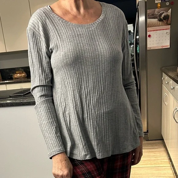 Masai medium gray pullover long sleeve
Size M - Picture 9 of 9